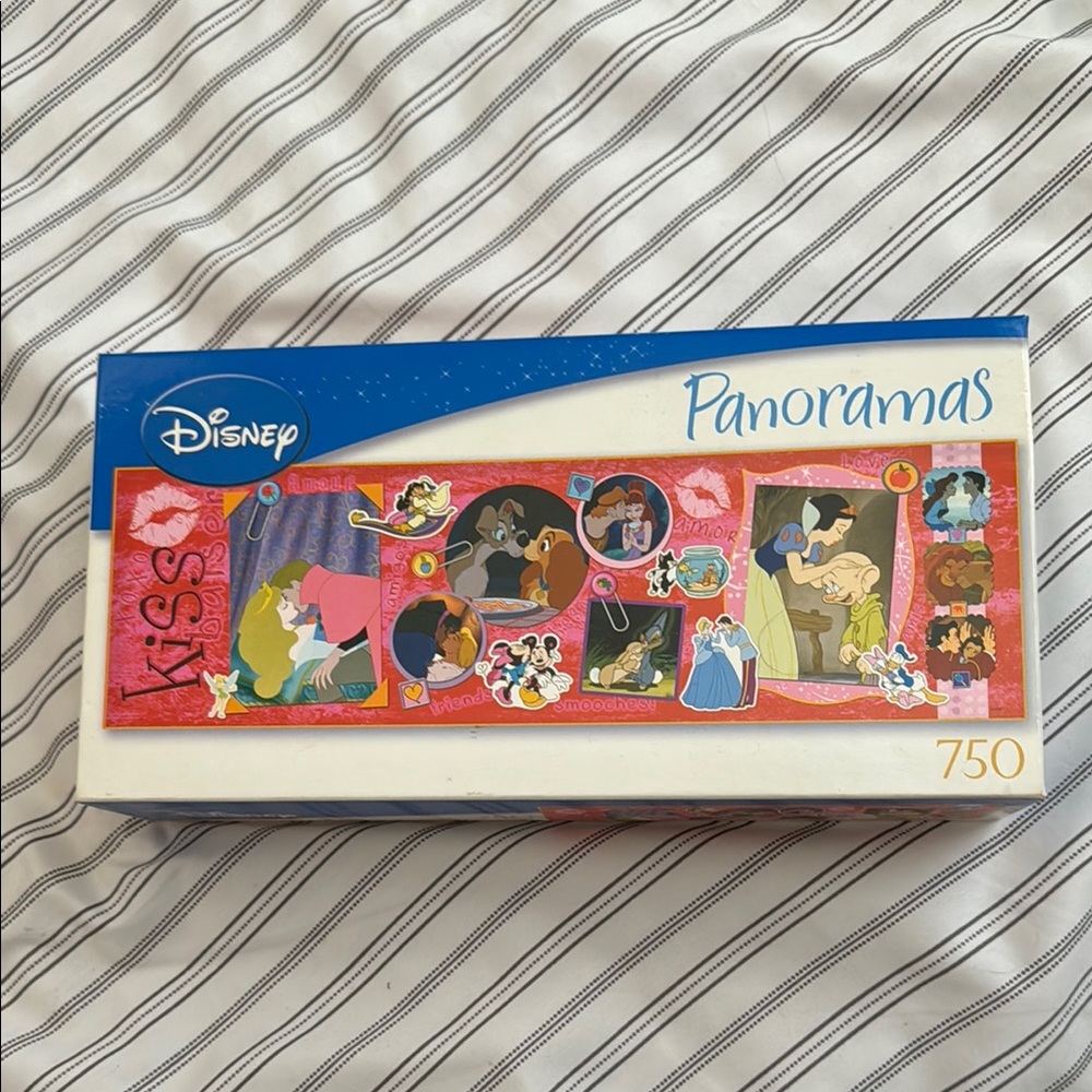 Disney Panoramas Puzzle - The Disney Kiss - 750 pieces